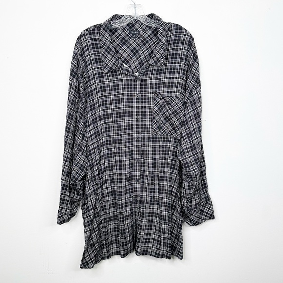 TORRID | Black and White Drop Shoulder Button-Front Shirt Sz. 5 or a 5X - Picture 3 of 4